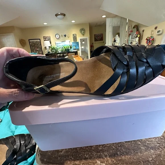 Clarks black sandals size 10 - Picture 3 of 5